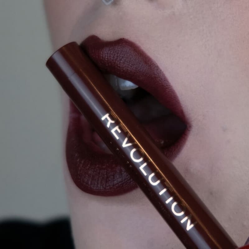 Makeup Revolution Velvet Kiss Lip Crayon Shade Vampire