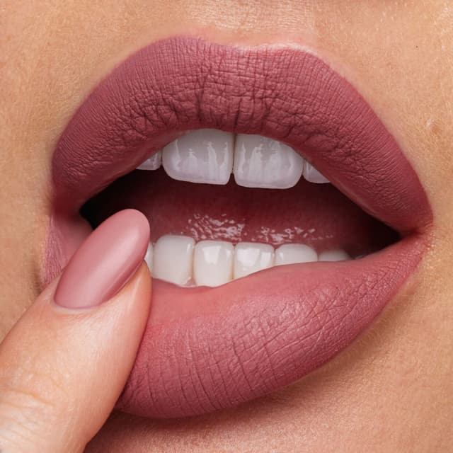 Huda Beauty Liquid Matte Lipstick in "Muse"